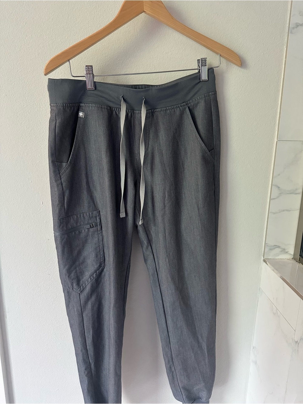 Women’s charcoal Jogger figs
